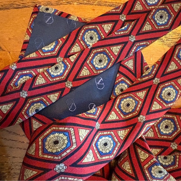 Valentino Cravatte Silk Tie Red & Blue Geometric Pattern- Made In Italy-Vintage - Picture 10 of 11